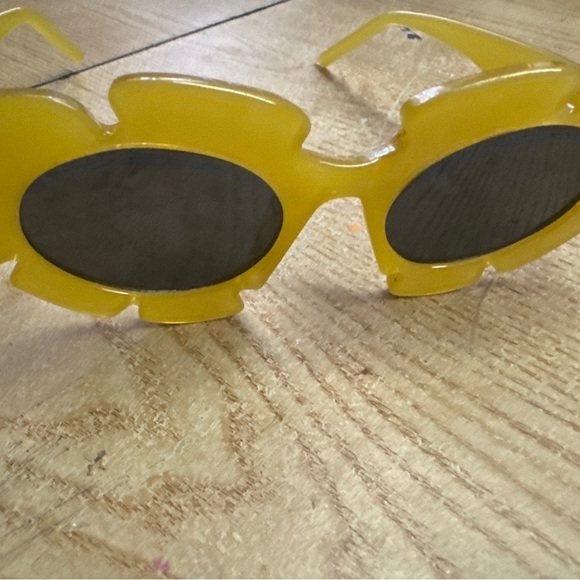 Yandy Yellow Sunglasses - Picture 5 of 8